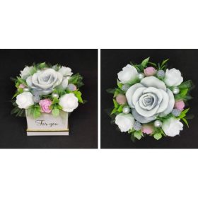Szappanvirág  csokor - kicsi - szürke rózsás - dobozban
