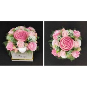 Szappanvirág  csokor - kicsi - piros rózsás - dobozban