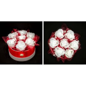   Szappanvirág - fehér rózsa - piros szalaggal - kör dobozban