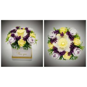   Szappanvirág  csokor - kicsi - nárcisz - kis rózsákkal - dobozban