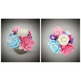   Szappanvirág  csokor - kicsi - világoskék bazsarózsa- rózsaszín liliommal -  fehér tulipános - kis pezsgő kaspóban