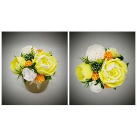   Szappanvirág  csokor - kicsi - sárga bazsarózsa - sárga tulipánnal - kis arany kaspóban