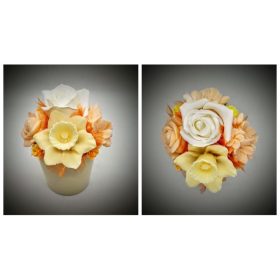   Szappanvirág  csokor - sárga nárcisz - fehér rózsával középen - kis bézs kaspóban