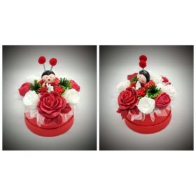   Szappanvirág  csokor - katicás - piros kör alakú dobozban