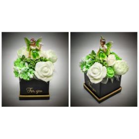 Szappanvirág  csokor - zöld tündérrel - fekete dobozban