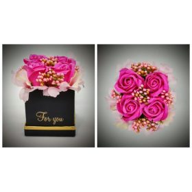   Szappanvirág  csokor - magenta szappanrózsa csokor - fekete kis kocka dobozban