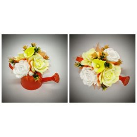   Szappanvirág  csokor - sárga - fehér csokor - narancssárga locsolókannában - közepes méret