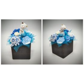   Szappanvirág  csokor - Kék - fehér cicás szappanvirág csokor - fekete kocka kaspóban
