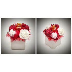   Szappanvirág  csokor - macis csokor - piros-fehér szívvel - fehér kocka kaspóban 2.