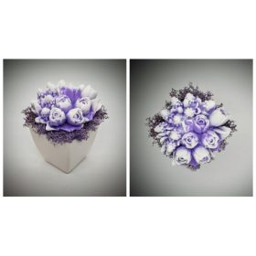   Szappanvirág  csokor - lila tulipán csokor  - fehér kocka kaspóban