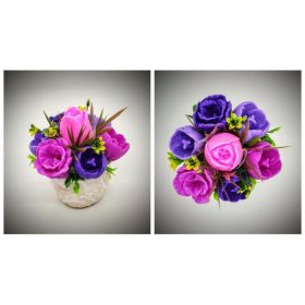   Szappanvirág  csokor - lila-fukszia tulipán csokor - középen pink tulipánnal - fehér kis kőkaspóban - 1.