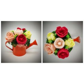   Szappanvirág csokor - piros-sárga-barack tulipán csokor - narancssárga színű locsolókannában