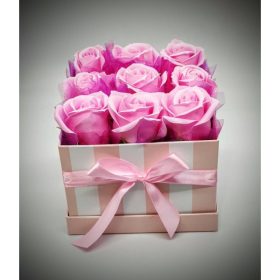   Szappanvirág  csokor - rózsaszín szappanrózsa csokor - csíkos kocka dobozban