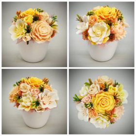   Szappanvirág  csokor - barack színű csokor - fehér kaspóban