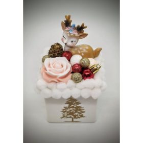   Szappanvirág  csokor - karácsonyi - kacsintós őzikével - barack virággal - fehér kocka kaspóban