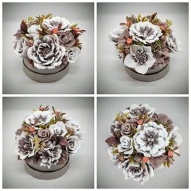   Szappanvirág csokor - barna-fehér-nude színű szappanvirág csokor  - ezüstös kör dobozban - 1