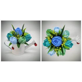   Szappanvirág csokor - kék-zöld vegyes tulipán csokor - kis fehér locsolókannában - 1.