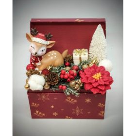   Szappanvirág csokor - Őzikés szappanvirág - piros karácsonyi ládában