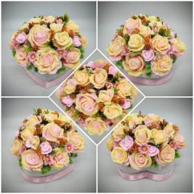   Szappanvirág csokor - sárga-rózsaszín rózsa szappanvirág csokor - fehér szív dobozban