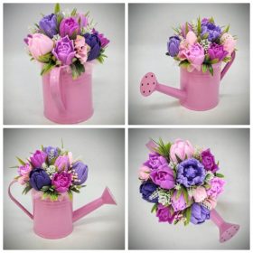   Szappanvirág csokor - Lila-rózsaszín vegyes színű tulipán szappanvirágcsokor - világos rózsaszín locsolókannában - 7.