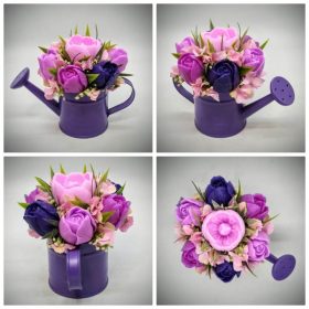   Szappanvirág csokor - Lila-rózsaszín vegyes színű tulipán szappanvirágcsokor - sötétlila locsolókannában - 1.