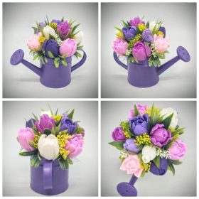   Szappanvirág csokor - Lila-rózsaszín vegyes színű tulipán szappanvirágcsokor - sötétlila locsolókannában - 2.