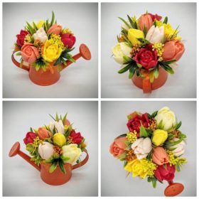   Szappanvirág csokor - Piros-sárga-narancs vegyes tulipán szappanvirág csokor - narancs kis locsolókannában - 12.