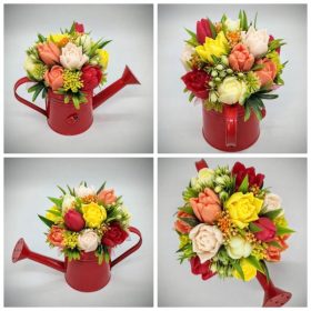   Szappanvirág csokor - Piros-sárga-narancs vegyes tulipán szappanvirág csokor - piros nagy locsolókannában - 1.