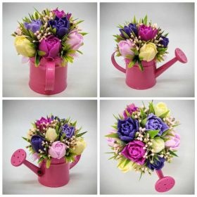   Szappanvirág csokor - Lila-rózsaszín-sárga vegyes tulipán szappanvirág csokor - rózsaszín kis locsolókannában - 3.