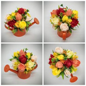   Szappanvirág csokor - Piros-sárga-narancs vegyes tulipán szappanvirág csokor - narancs kis locsolókannában - 11.