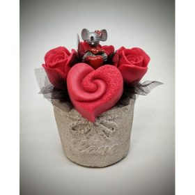   Szappanvirág  csokor - egérkés - piros szívvel - beton kaspóban - 1.
