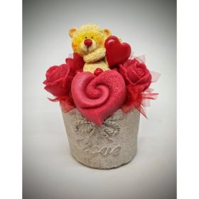   Szappanvirág csokor - maci - piros rózsás szives - piros tüllel - beton kaspóban - 4.