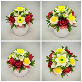   Szappanvirág csokor - Piros-fehér-sárga nárciszos vegyes szappanvirág csokor - fehér kaspóban - 6.