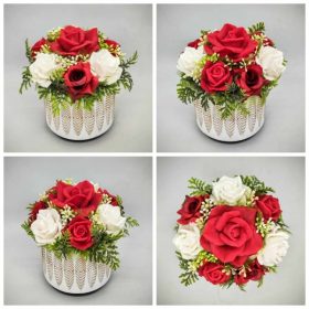   Szappanvirág csokor - Piros-fehér vegyes rózsa szappanvirág csokor - toll mintás fehér nagy kaspóban - 7.