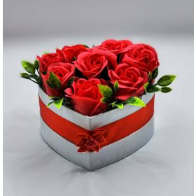   Szappanvirág csokor - Mini - Piros szappanrózsa csokor - zölddel - fehér szív dobozban - 3.